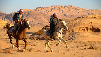 Les 4 premiers inscrits dans le désert à cheval