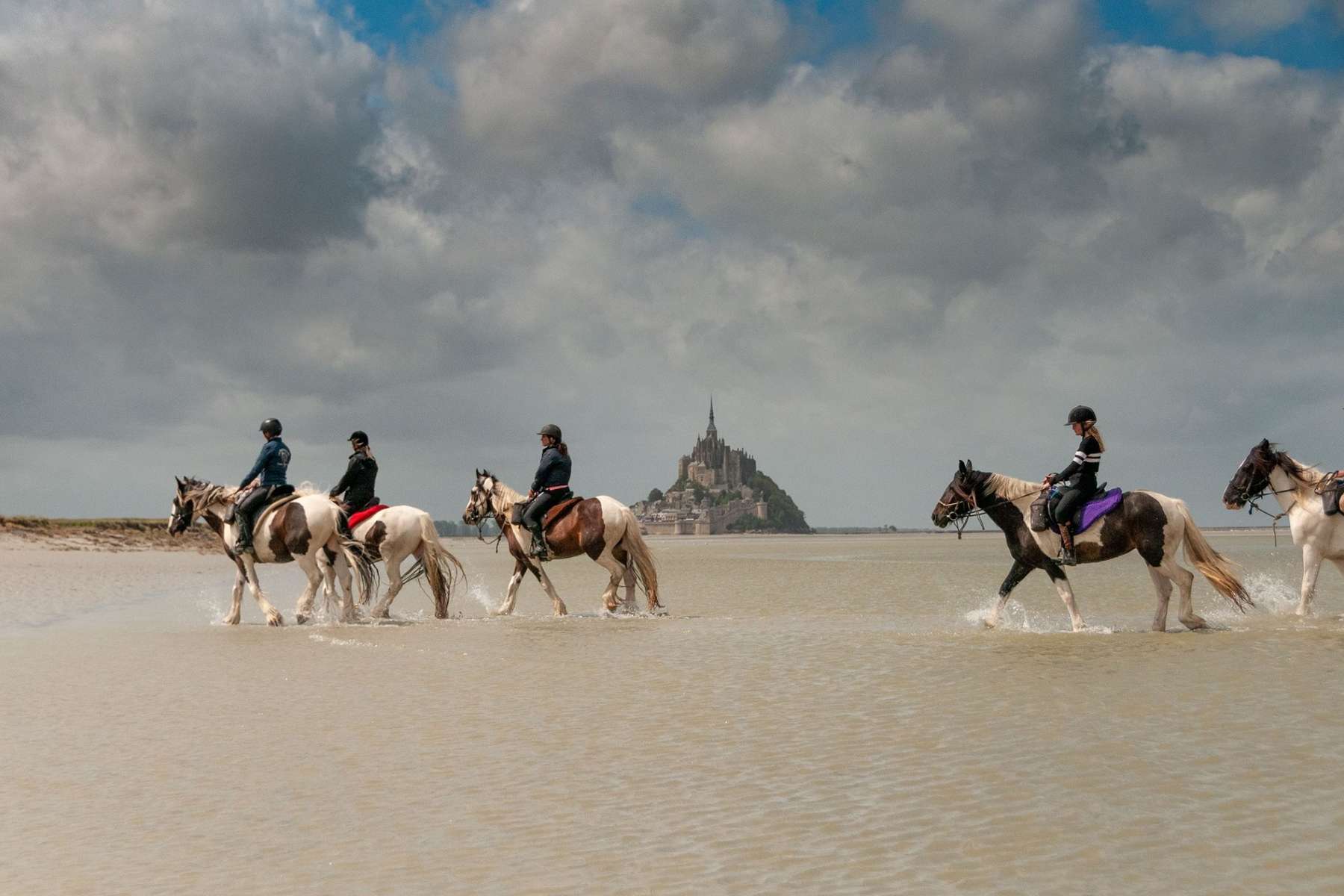 A cheval dans la baie du Mont St Michel