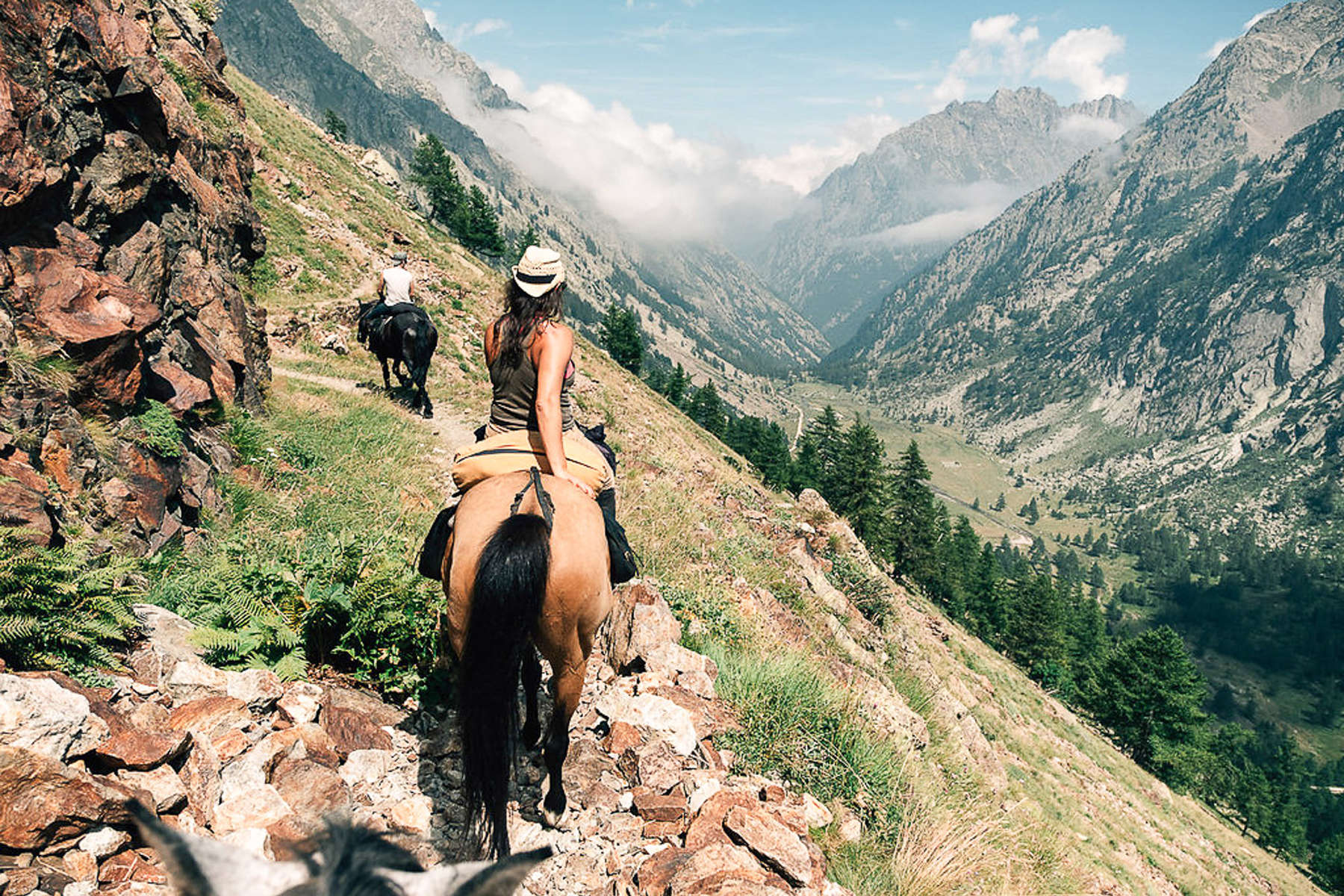 Cavaliers dans les Alpes