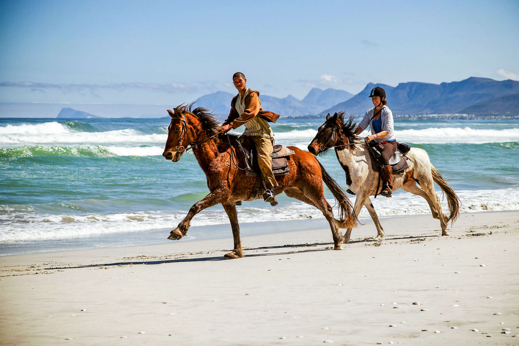 Cavaliers sur une plage du cap Agulhas