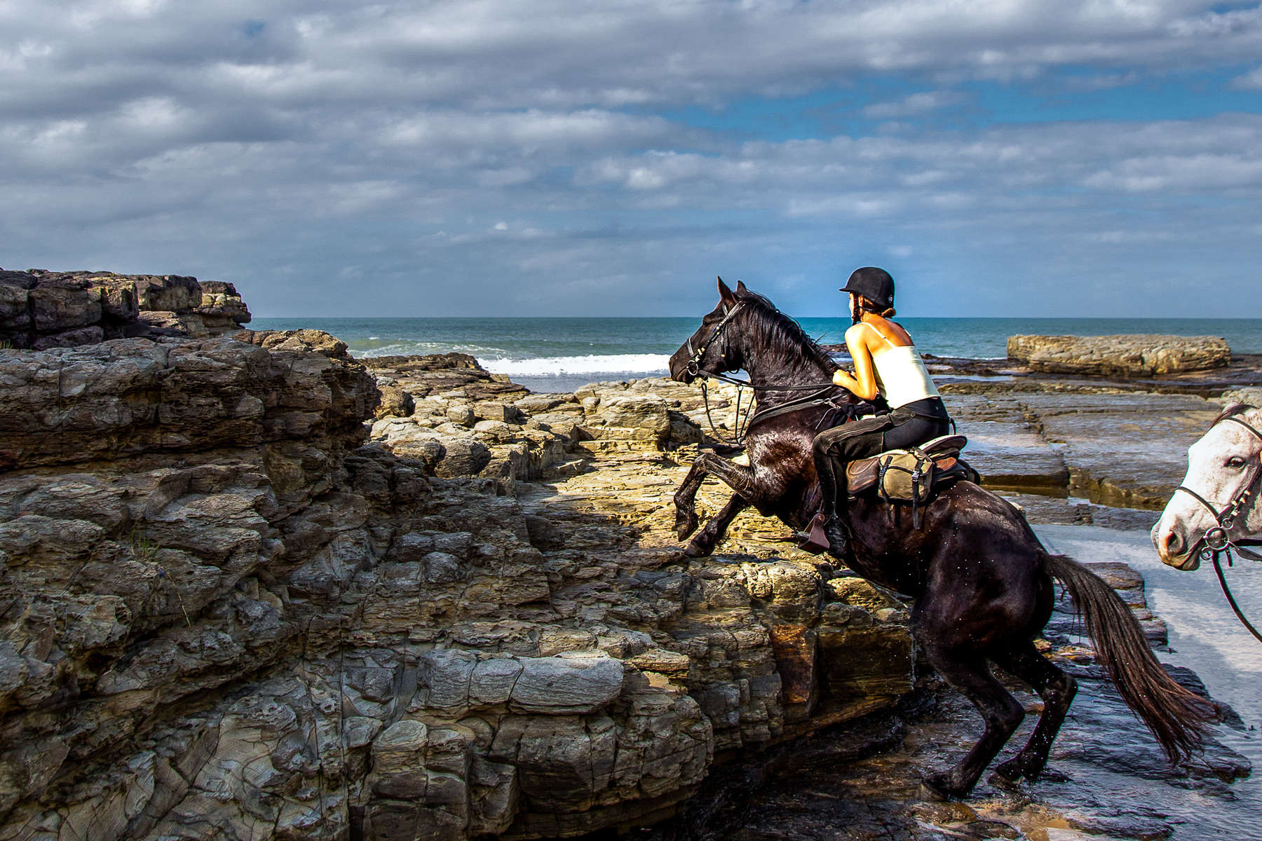Littoral rocheux à cheval sur la Wild Coast