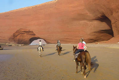 Cavaliers sur la page au Maroc