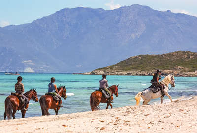 Cavaliers sur les plages corses