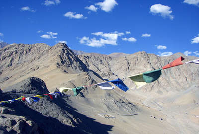 Himalaya et drapeaux de prière