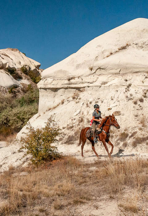 Cavalier au galop en Turquie