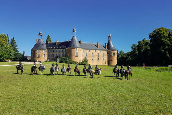 À cheval au château