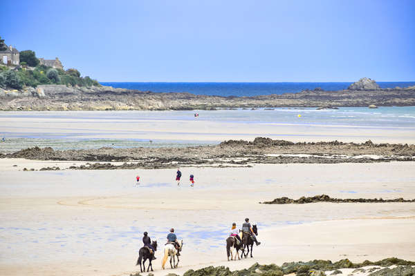 A cheval sur les plages bretonnes