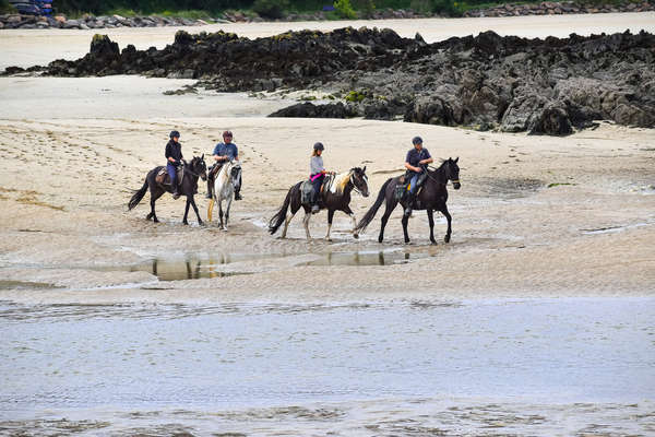 A cheval sur les plages bretonnes
