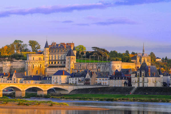 Au soleil couchant le château de Montsereau