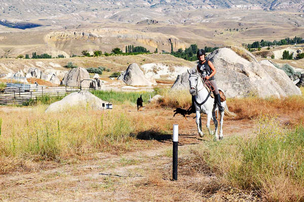 Cavalière au galop en Turquie