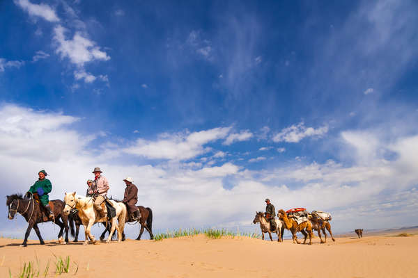 Cavaliers dans le désert de Gobie