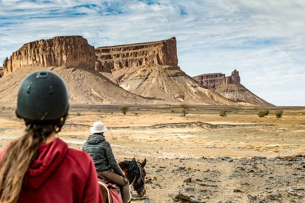 Cavaliers dans le désert marocain