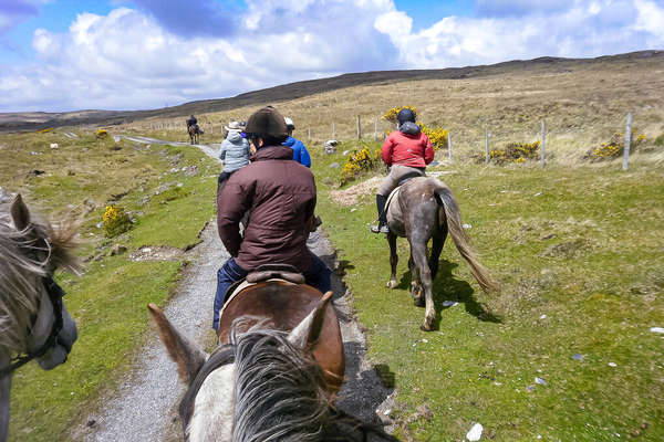Cavaliers en randonnée en Irlande