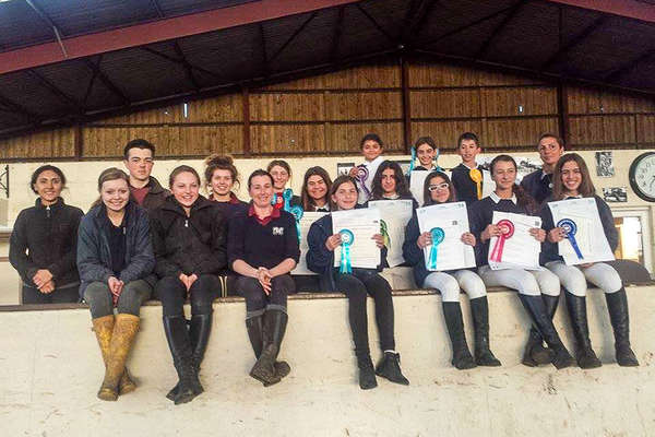 Angleterre et jeunes cavaliers