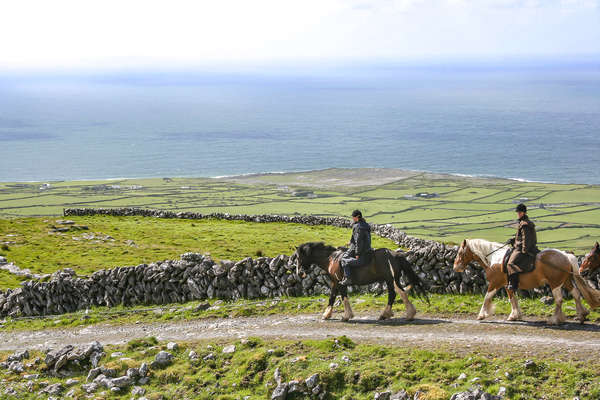 Cavaliers sur la piste de Burren