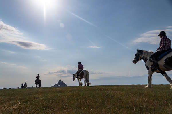 Cavaliers vers le Mont Saint Michel