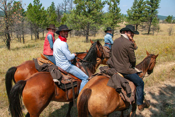 Cowboy à cheval dans le Wyoming