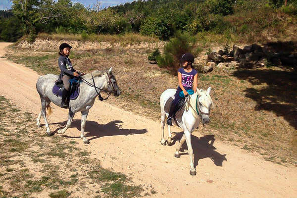L'Ardèche pour jeunes cavaliers