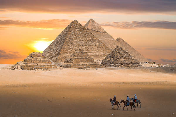 Les pyramides à cheval