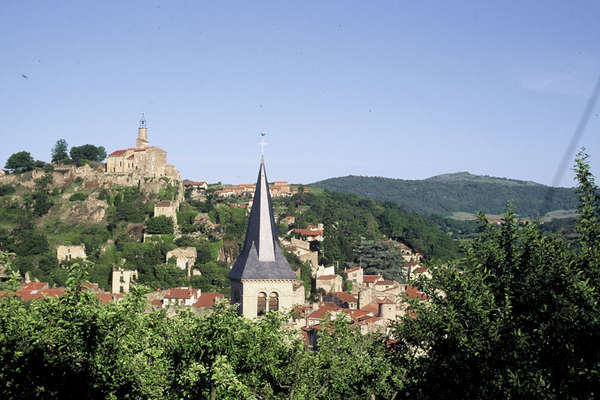 Cantal et village