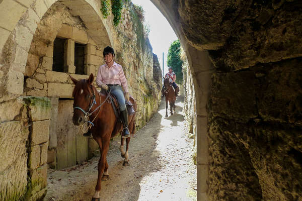rando à cheval  dans les Caves troglodytes de Souzay