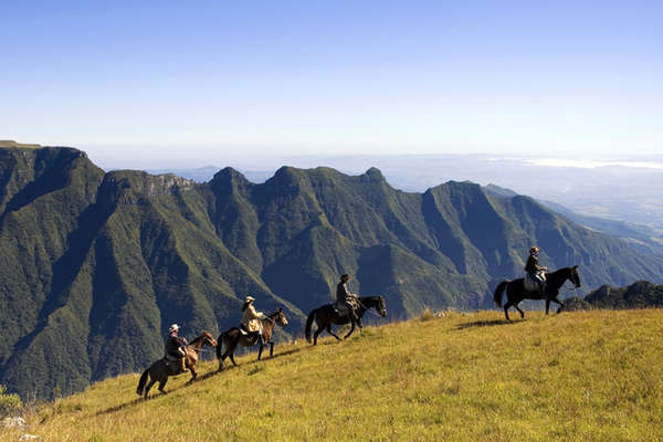 Rando à cheval dans les montagnes du Brésil