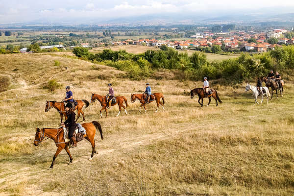 Randonnée à cheval dans les villages en Bulgarie