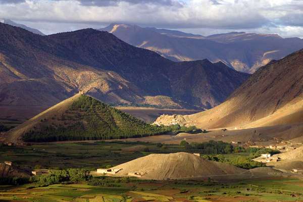 Vallée des roses au Maroc