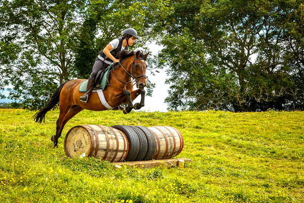 Irlande à cheval entre jeunes