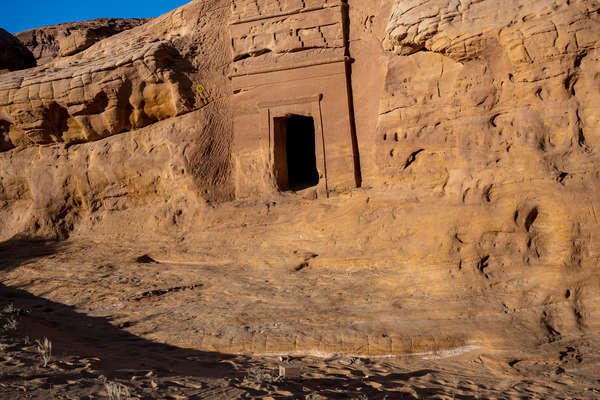 Un  tombeau nabatéen parmi les 136 du site d'Hegra